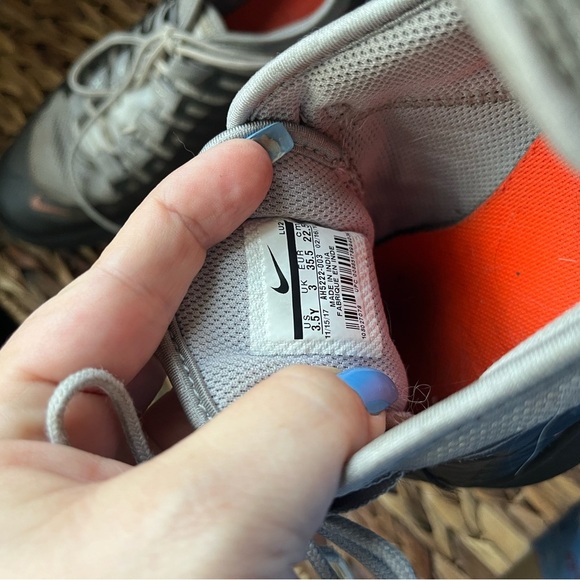 Nike Air Max Youth Size 3.5 Y Axis Sneakers Grey Orange Low Top - Picture 6 of 7